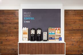 Holiday Inn Express & Suites Panama City Beach - Beachfront by IHG