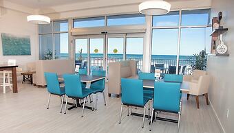 Holiday Inn Express & Suites Panama City Beach - Beachfront by IHG
