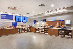 Holiday Inn Express & Suites Panama City Beach - Beachfront by IHG