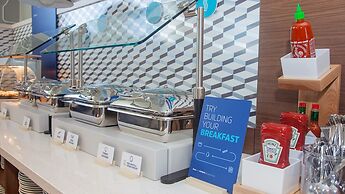 Holiday Inn Express & Suites Panama City Beach - Beachfront by IHG