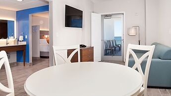 Holiday Inn Express & Suites Panama City Beach - Beachfront by IHG