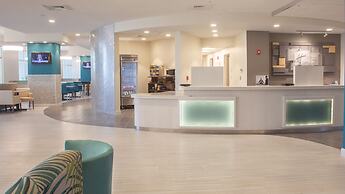 Holiday Inn Express & Suites Panama City Beach - Beachfront by IHG