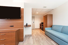 Holiday Inn Express & Suites Panama City Beach - Beachfront by IHG