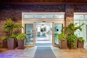 Holiday Inn Express & Suites Panama City Beach - Beachfront by IHG