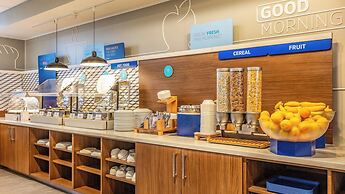 Holiday Inn Express & Suites Panama City Beach - Beachfront by IHG