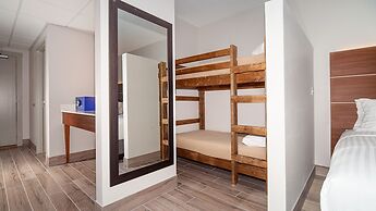 Holiday Inn Express & Suites Panama City Beach - Beachfront by IHG