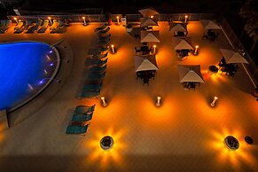 Holiday Inn Express & Suites Panama City Beach - Beachfront by IHG