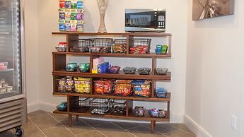 Holiday Inn Express & Suites Panama City Beach - Beachfront by IHG