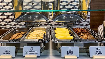 Holiday Inn Express & Suites Panama City Beach - Beachfront by IHG