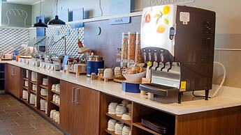 Holiday Inn Express & Suites Panama City Beach - Beachfront by IHG