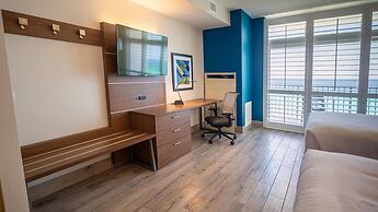 Holiday Inn Express & Suites Panama City Beach - Beachfront by IHG