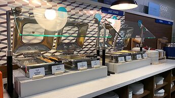 Holiday Inn Express & Suites Panama City Beach - Beachfront by IHG