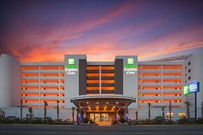 Holiday Inn Express & Suites Panama City Beach - Beachfront by IHG