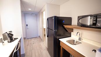 Holiday Inn Express & Suites Panama City Beach - Beachfront by IHG