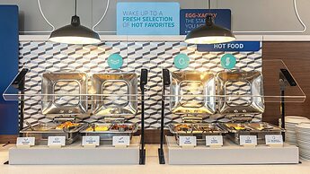 Holiday Inn Express & Suites Panama City Beach - Beachfront by IHG