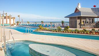Holiday Inn Express & Suites Panama City Beach - Beachfront by IHG
