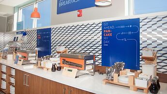 Holiday Inn Express & Suites Panama City Beach - Beachfront by IHG