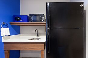 Holiday Inn Express & Suites Panama City Beach - Beachfront by IHG