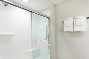 Holiday Inn Express & Suites Panama City Beach - Beachfront by IHG