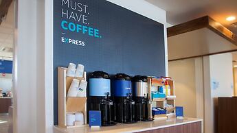 Holiday Inn Express & Suites Panama City Beach - Beachfront by IHG