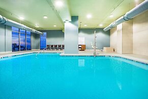 Holiday Inn Express & Suites Panama City Beach - Beachfront by IHG