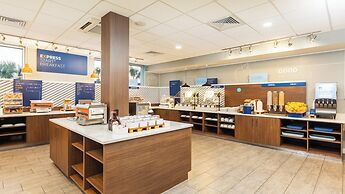 Holiday Inn Express & Suites Panama City Beach - Beachfront by IHG