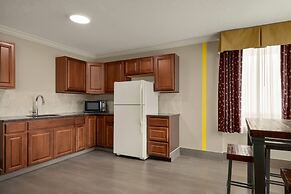 Super 8 by Wyndham Meadowlands