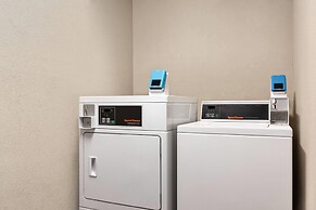 Super 8 by Wyndham Meadowlands