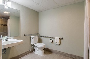 La Casa Inn & Suites - Middleboro