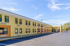 La Casa Inn & Suites - Middleboro