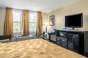 La Casa Inn & Suites - Middleboro
