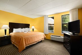 La Casa Inn & Suites - Middleboro