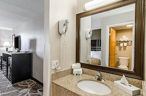 La Casa Inn & Suites - Middleboro