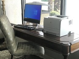 Ramada by Wyndham Savannah Gateway