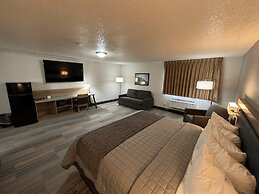 Bearcat Inn and Suites