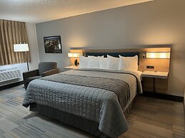 Bearcat Inn and Suites