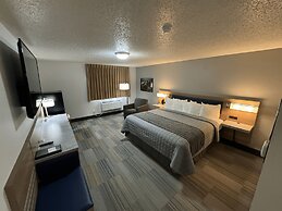 Bearcat Inn and Suites