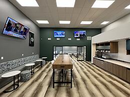 Bearcat Inn and Suites