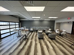 Bearcat Inn and Suites