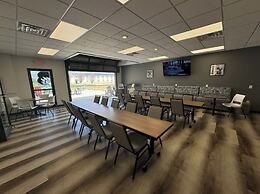 Bearcat Inn and Suites