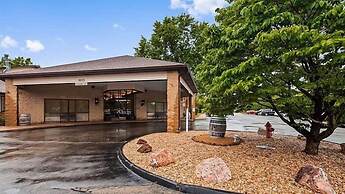 Baymont Inn and Suites by Wyndham Farmington, MO