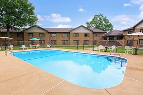 Baymont Inn and Suites by Wyndham Farmington, MO