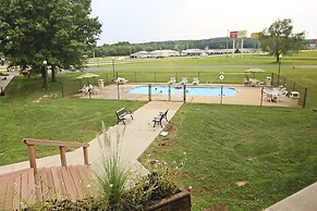 Baymont Inn and Suites by Wyndham Farmington, MO