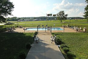 Baymont Inn and Suites by Wyndham Farmington, MO