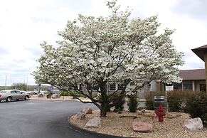 Baymont Inn and Suites by Wyndham Farmington, MO
