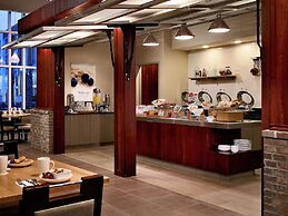 DoubleTree by Hilton Hotel & Suites Charleston Airport