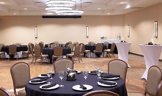 DoubleTree by Hilton Hotel & Suites Charleston Airport