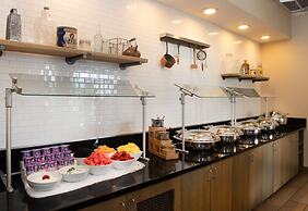 DoubleTree by Hilton Hotel & Suites Charleston Airport