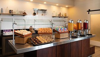 DoubleTree by Hilton Hotel & Suites Charleston Airport