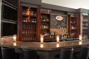 DoubleTree by Hilton Hotel & Suites Charleston Airport